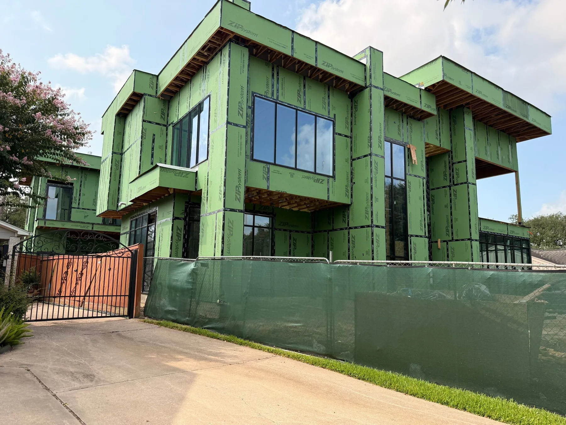 Exterior sheathing around tall windows during a Monolite project