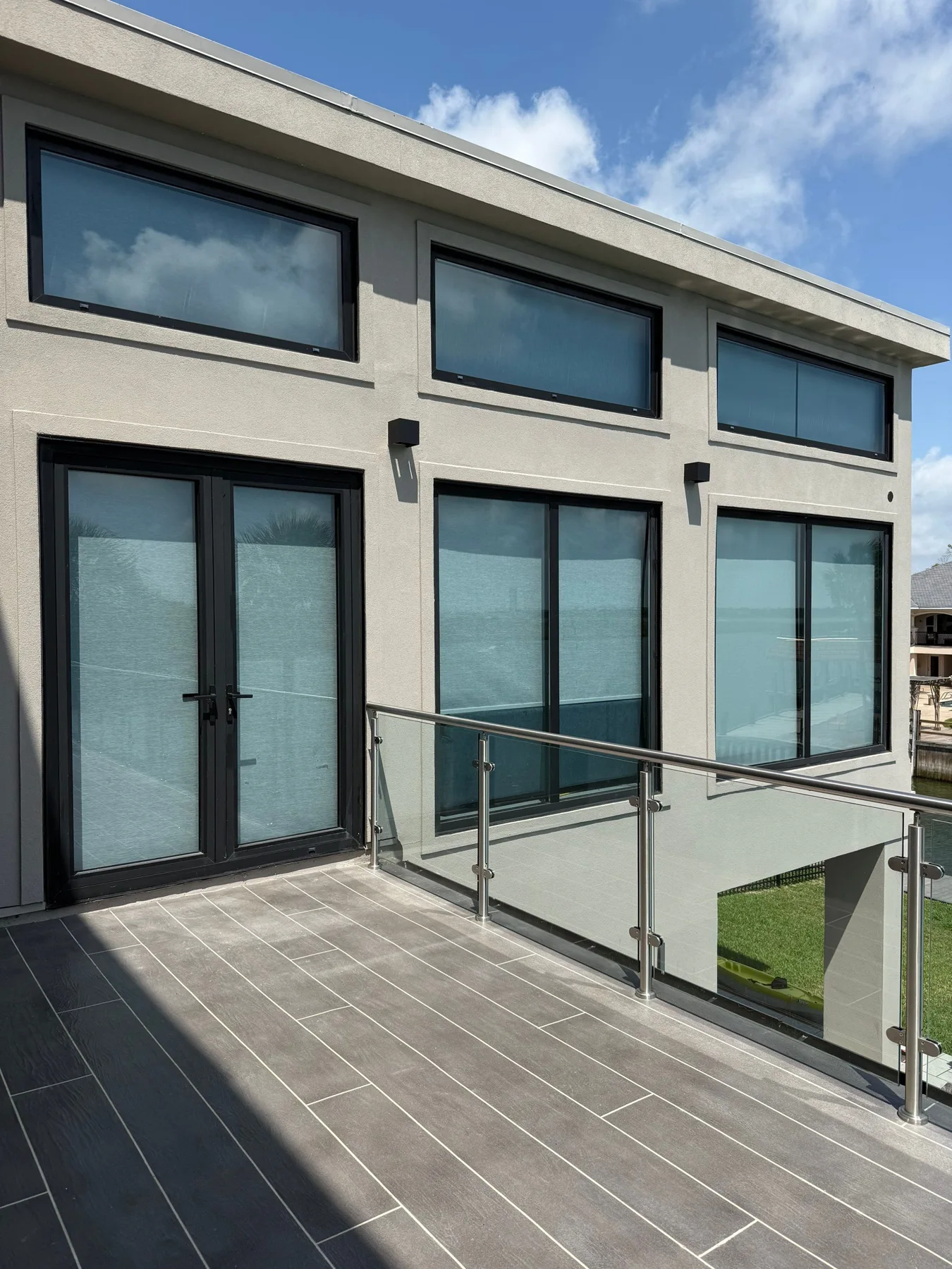 Outdoor patio and stucco exterior from Monolite’s project gallery