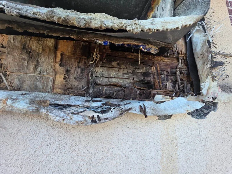Close view of underlying wall material