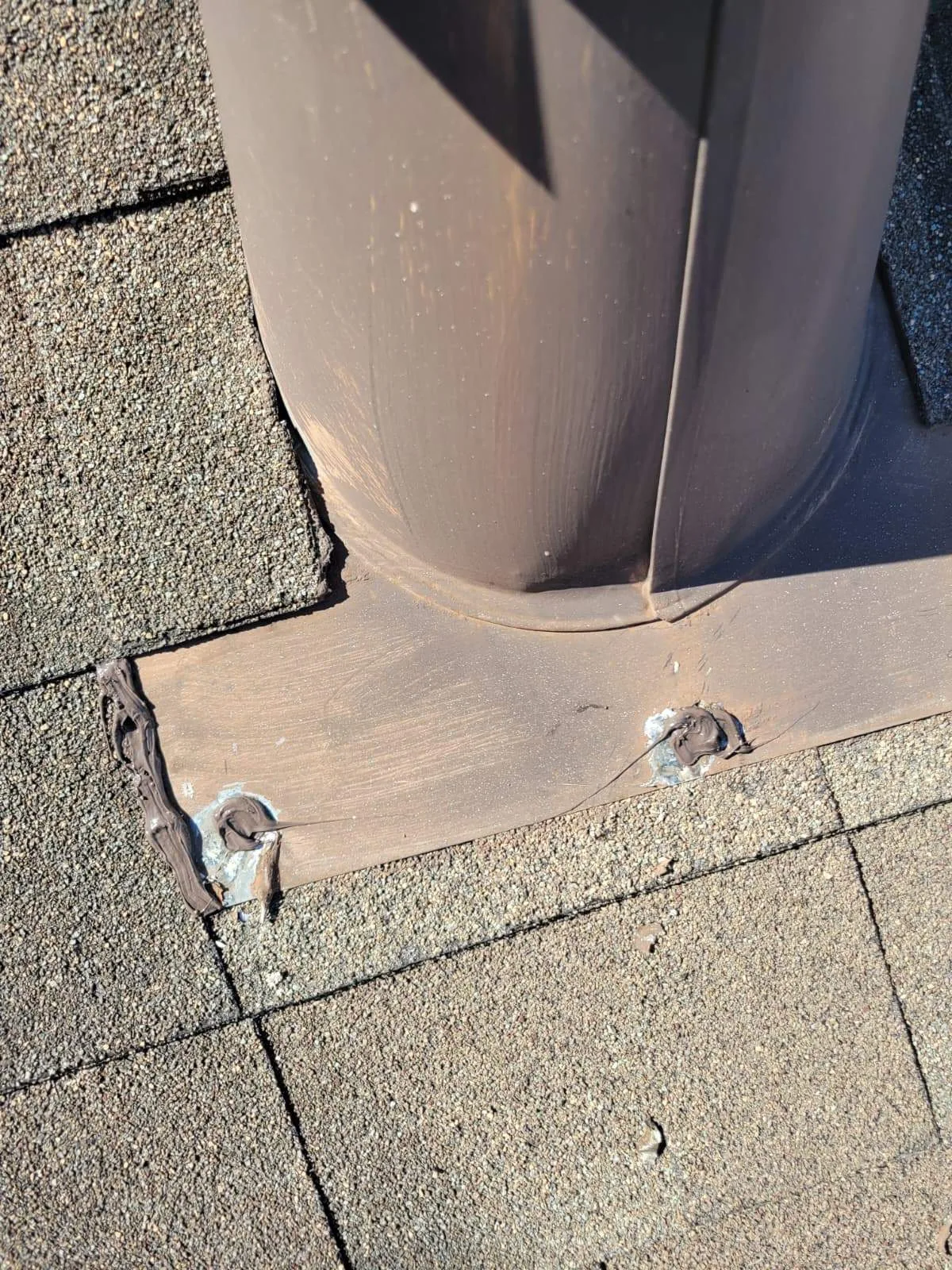 Later photograph of fasteners and the lower flashing edge