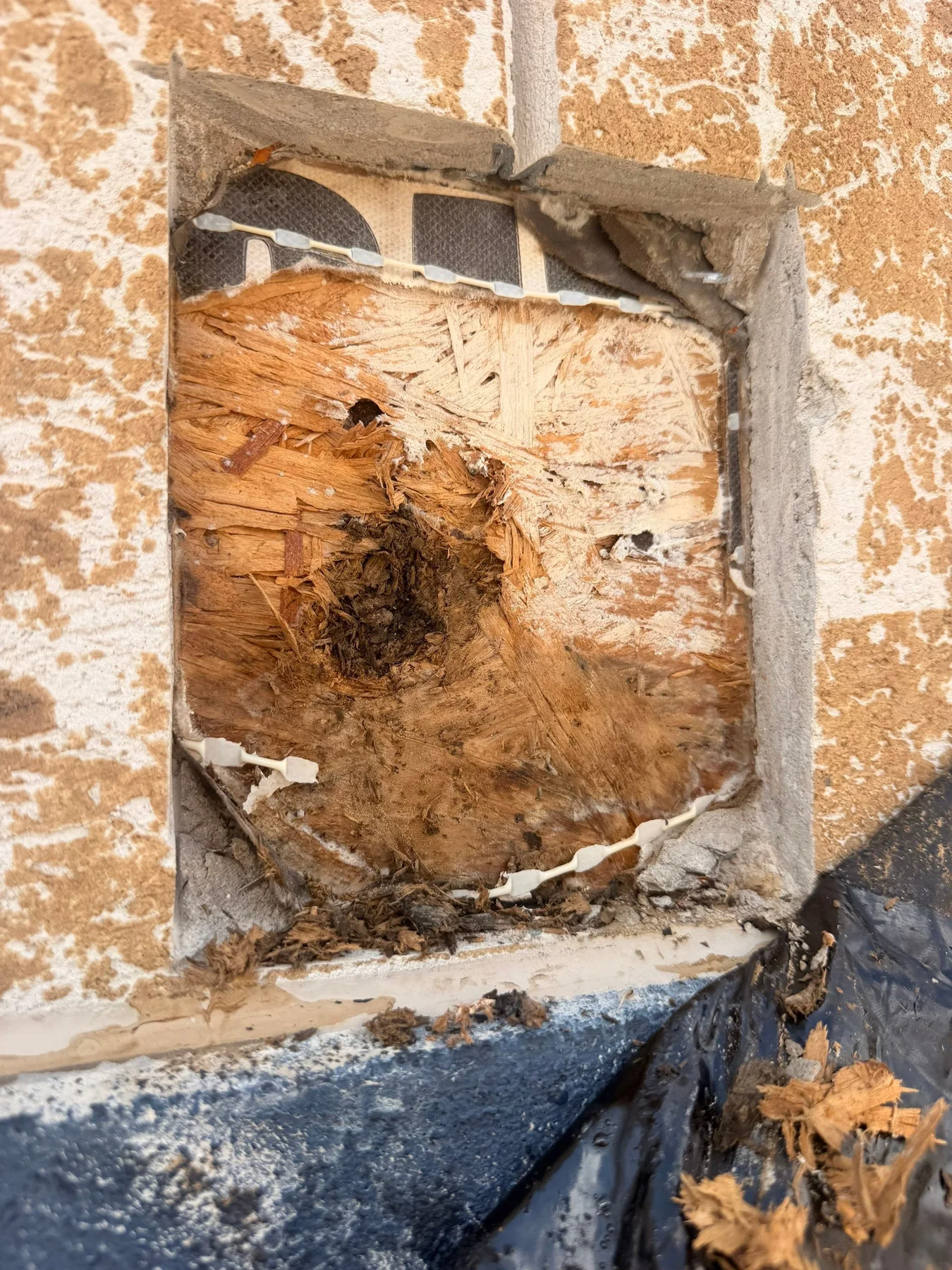 Small opened area in an exterior wall